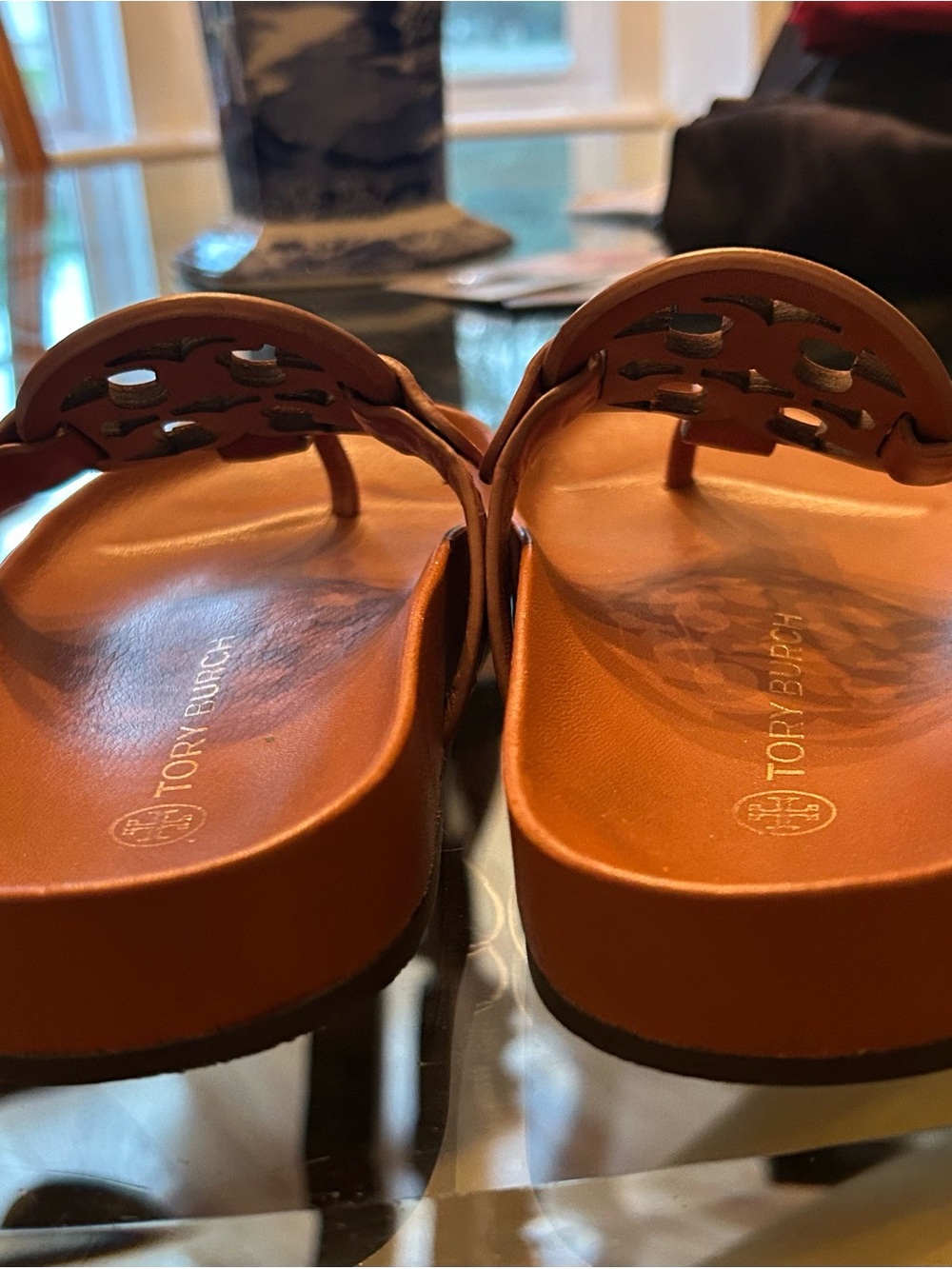 Tory Burch Burnt Brown Leather Logo Thong Sandals Size 5.5 excellent condition - Picture 3 of 6